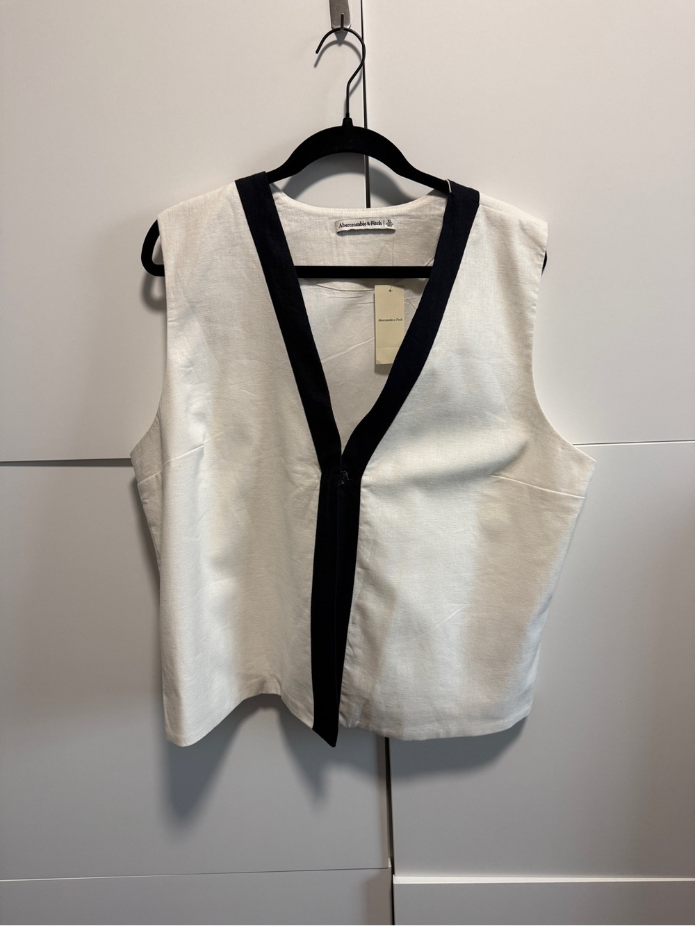 Abercrombie & Fitch Linen Blend Vest Top — White with Black Trim (Size XL) — NWT